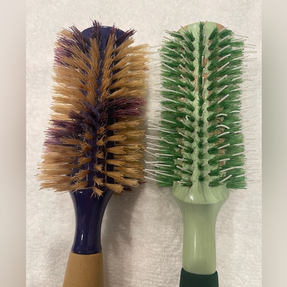 Retired professionals styling brushes - Picture 3 of 3